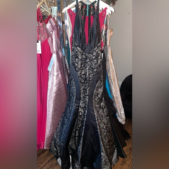 Pageant/Homecoming/Prom - Picture 12 of 16